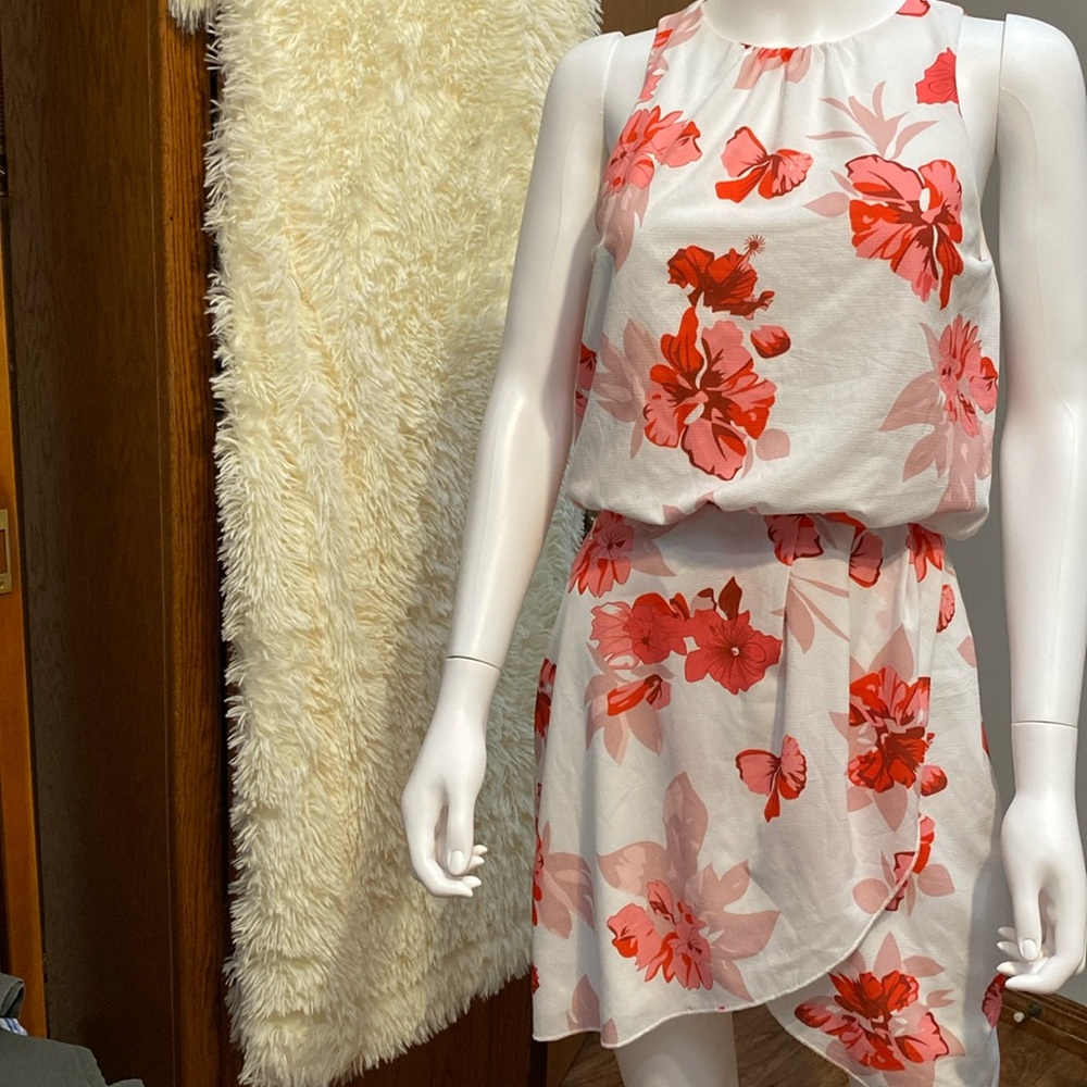 Eilly Bazar Women’s Floral Print Wrap Hem Dress. Size S.